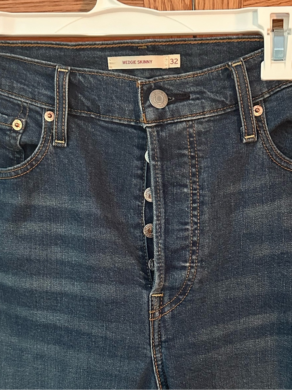 LEVI’S Wedgie Skinny Dark Wash Button-Fly Jeans | 32 - Picture 3 of 8